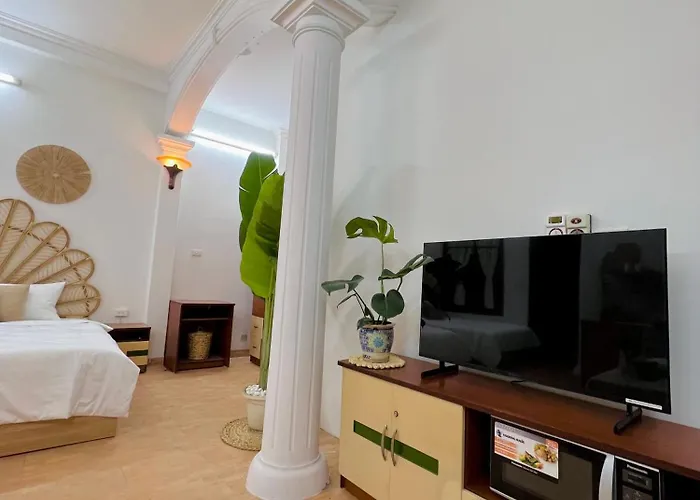 Lushstay Boho - Hanoi Train Station