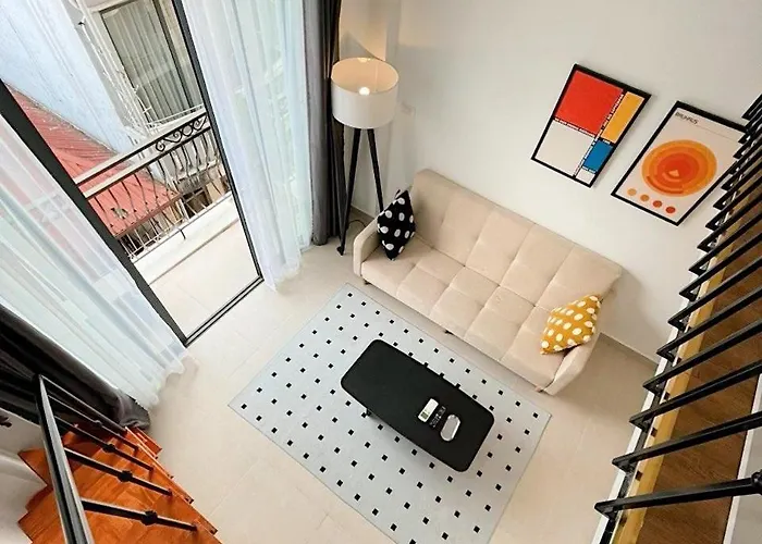 Thechanhsa Duplex Apartment Near Hanoi Train Station