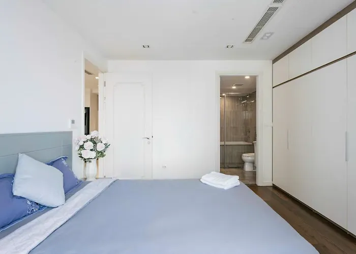 D'Leroi Soleil - Modern Apartment by West Lake Hanoi