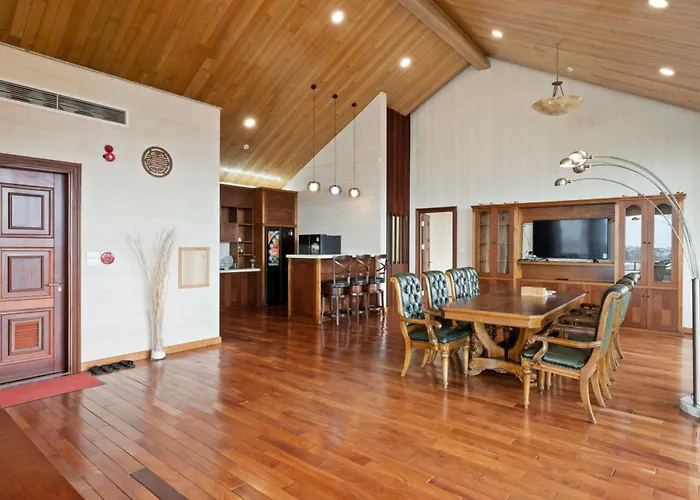 22Land Moon West Lake